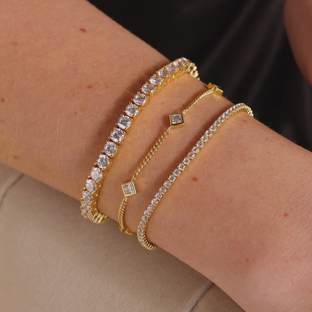 Bracelet →